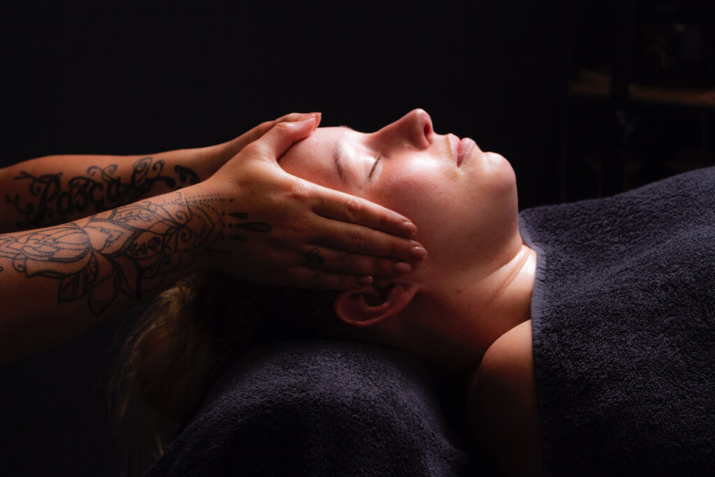 Hoofdpijn massage en Indiase hoofd massage